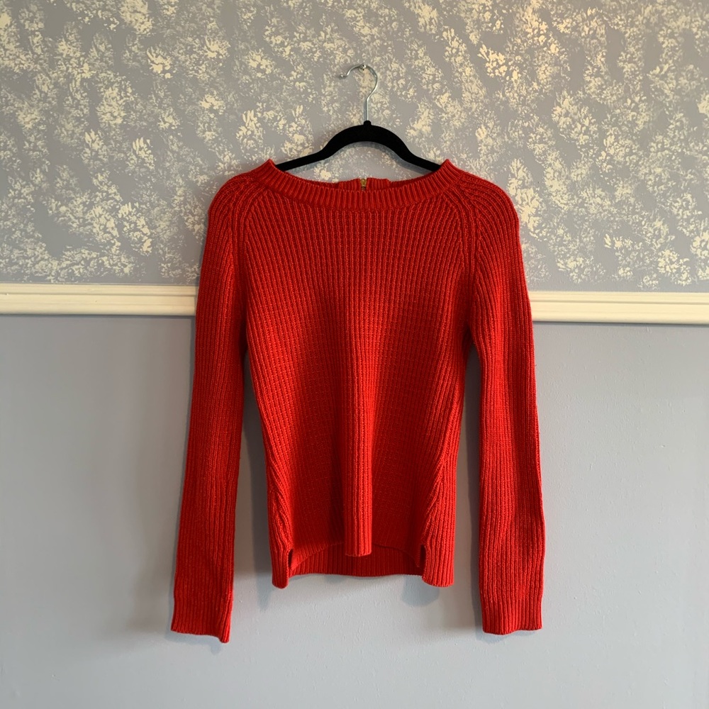 Women’s Red Sweater in excellent condition